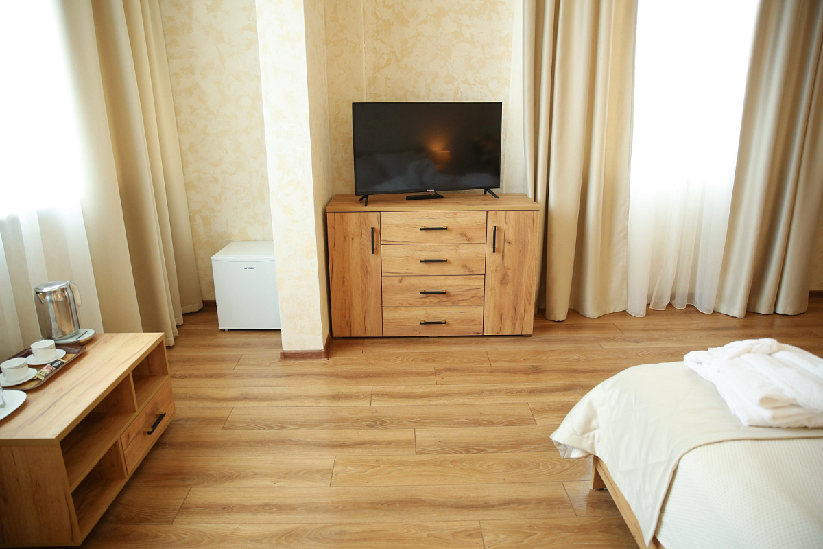 Стол журнальный Виктория ВИ-60 дуб крафт золотой