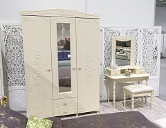 Шкаф трёхдверный с зеркалом Ассоль плюс АС-27 ваниль